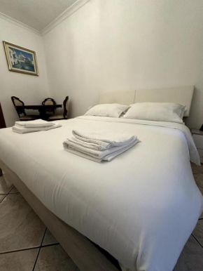 Appartamento tranquillo Roma Stazione Serenissima, 2 stanze private e cucina condivisa con l'host